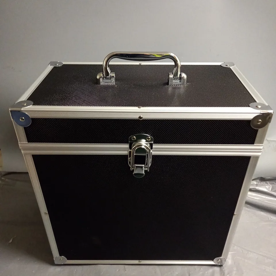 BOXED VINYLTONIC VINYL 12" STORAGE CASE IN BLACK