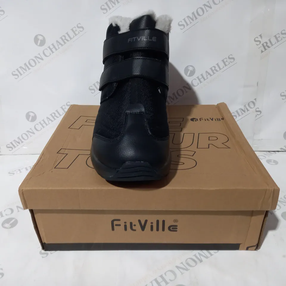BOXED PAIR OF FITVILLE COZYCORE BOOTS IN BLACK UK SIZE 10