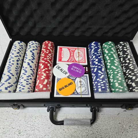POKER CHIP SET IN CARRY CASE WITH CARDS
