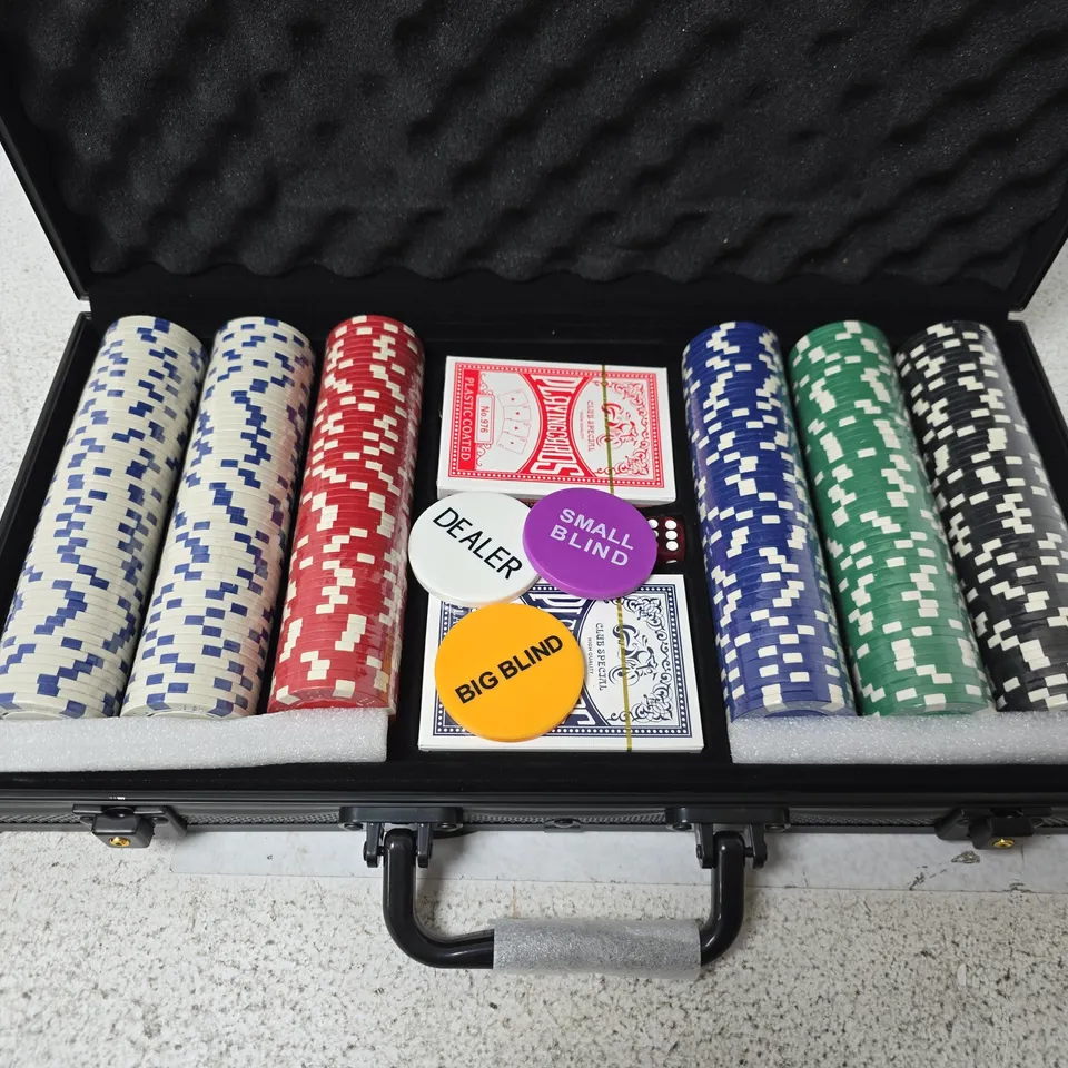 POKER CHIP SET IN CARRY CASE WITH CARDS