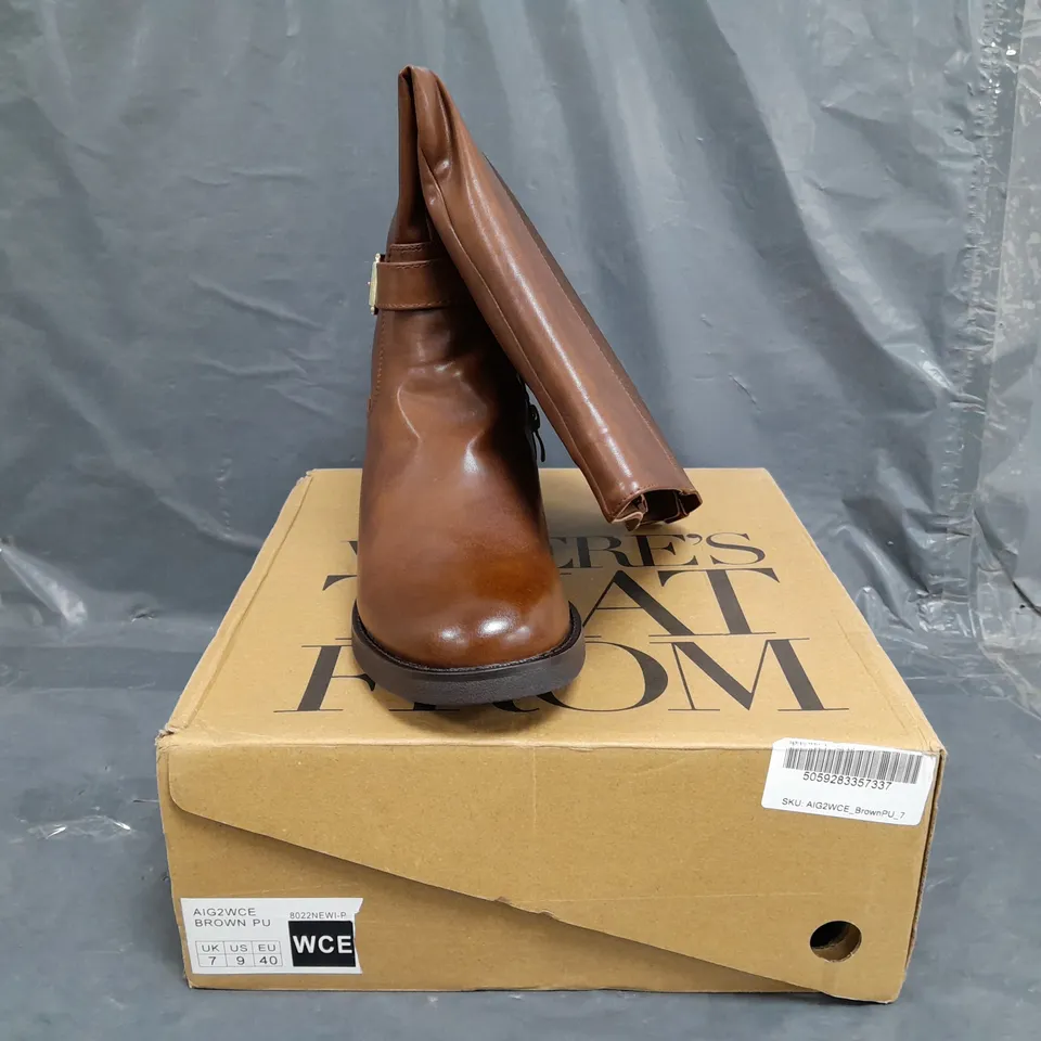 BOXED PAIR OF WHERE'S THAT FROM KNEE-HIGH BOOTS IN BROWN SIZE EU 40