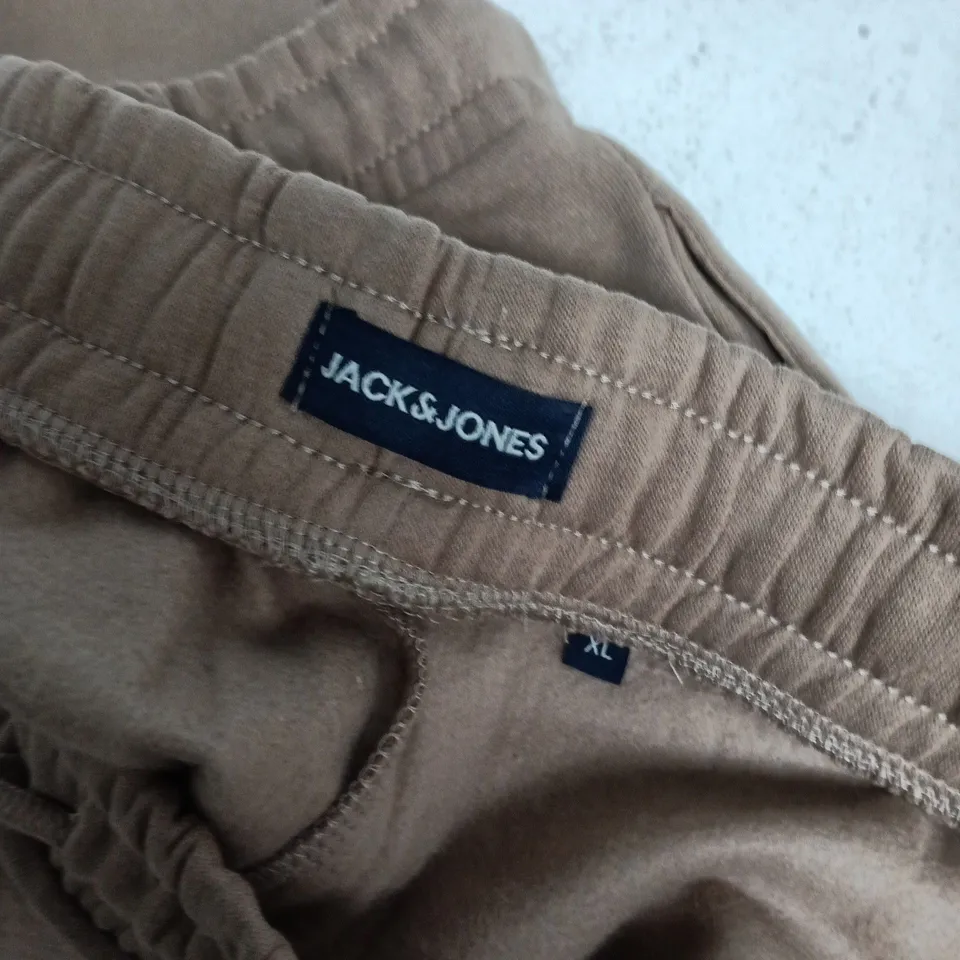 JACK & JONES TRACKSUIT JOGGERS IN CARAMEL - XL