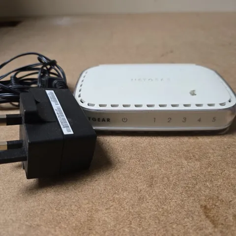 NETGEAR FS605 V3 5-PORT 10/100 MBPS ETHERNET SWITCH