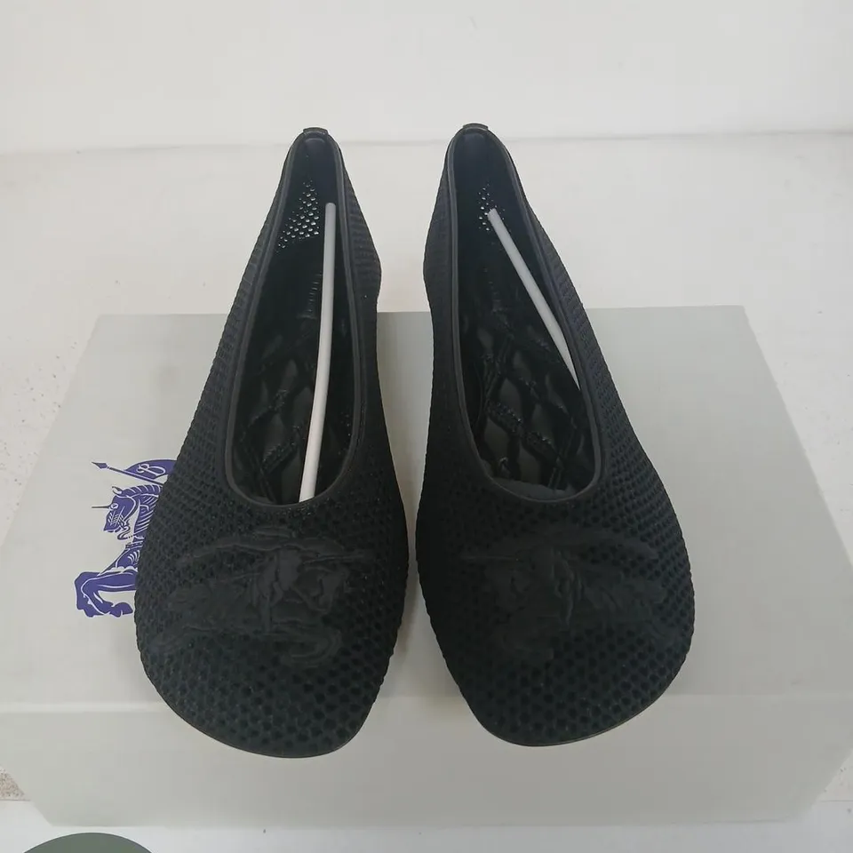 BURBERRY MESH SHOE ON LEATHER SOLE – BLACK, WOMEN'S FLAT, UK 6 (EU 39)