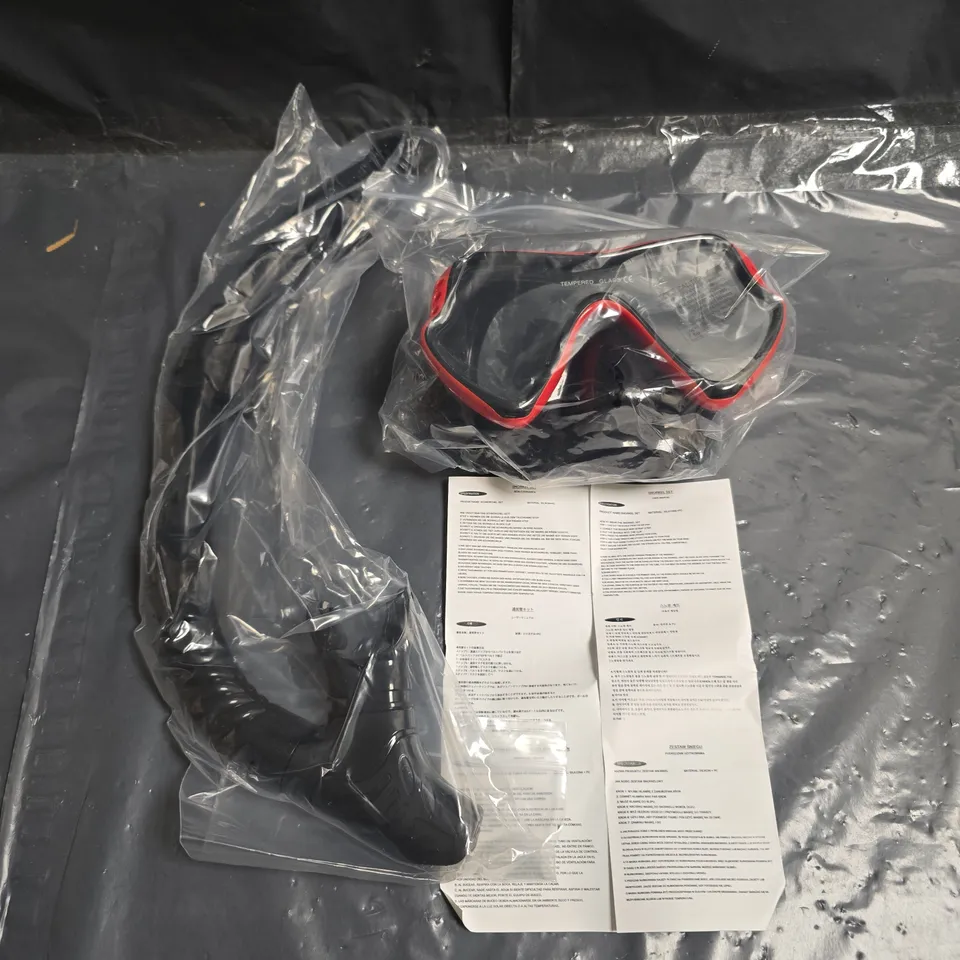 SNORKEL SET WITH MASK AND SNORKEL – BLACK/RED