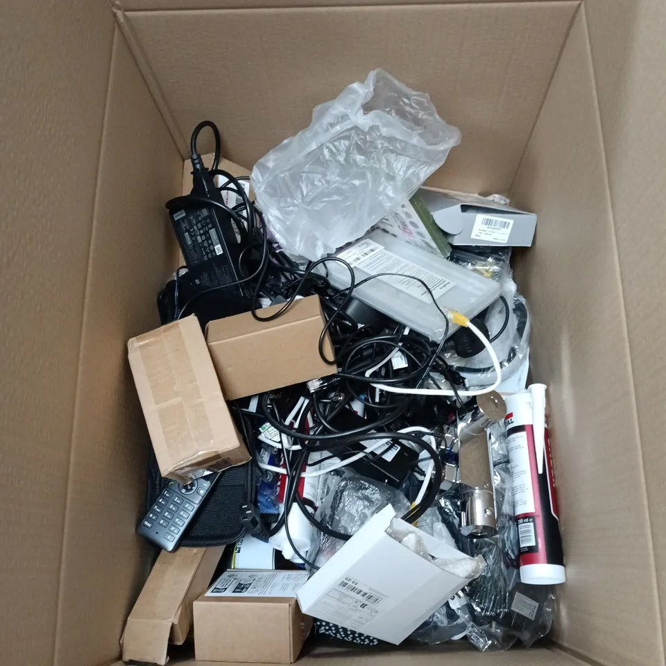 BOX OF APPROXIMATELY 40 ASSORTED HOUSEHOLD ITEMS INCLUDING WHITE POURING JUG, CAT DETERRENT ALARM, KITCHEN ROLL HOLDER AND TROOIL WIFI ROUTER