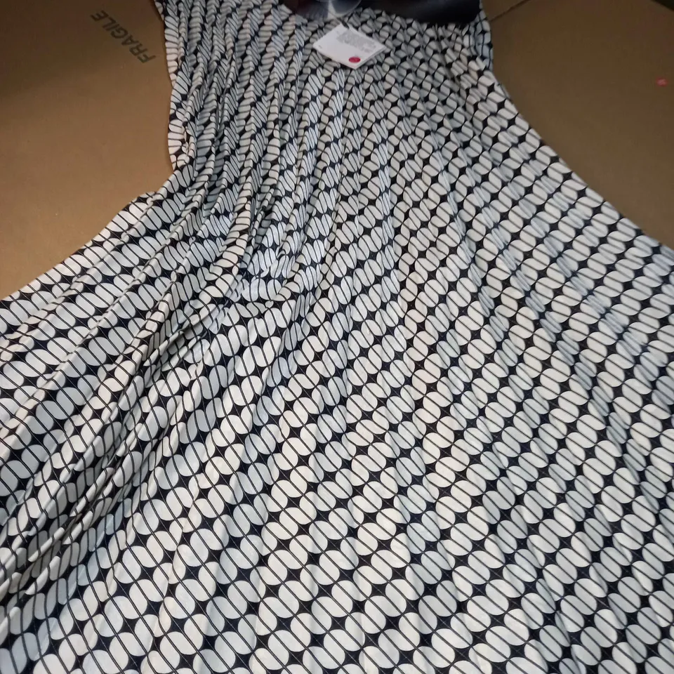 ZARA IVORY/BLACK PRINT PLEATED SKIRT - XL