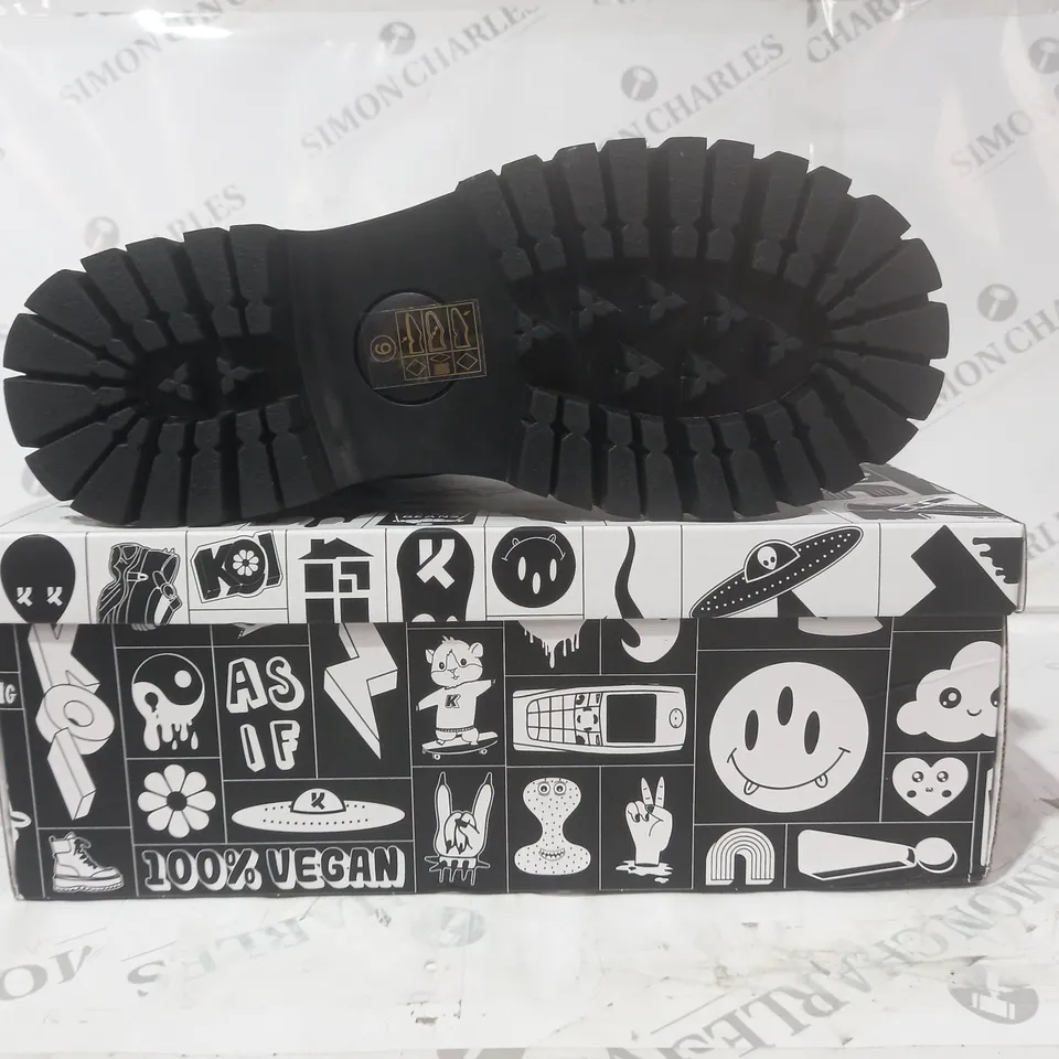 BRAND NEW BOXED PAIR OF KOI VEGAN LEATHER MORAL ALLIANCES MEN'S CROSS BOOTS IN BLACK UK SIZE 9