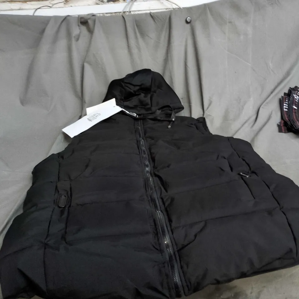 BOX OF APPROXIMATELY 25 ASSORTED CLOTHING ITEMS INCLUDING BLACK SLEEVELESS PUFFER JACKET , PUMA TRAINING TOP AND BLACK LEATHER WALLET 