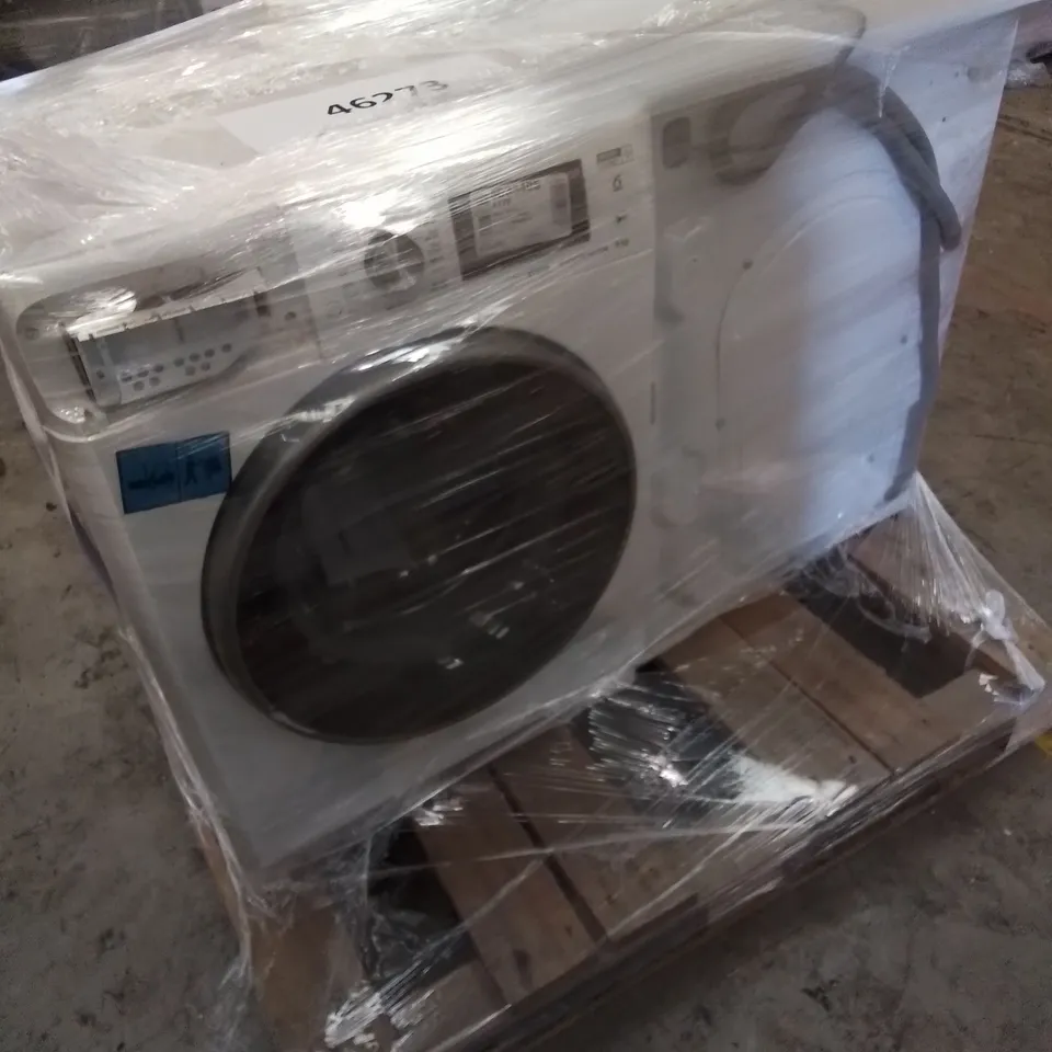 CANDY SMART PRO FREESTANDING WASHING MACHINE WHITE AND WHIRLPOOL FRESHCARE FREESTANDING WASHING MACHINE