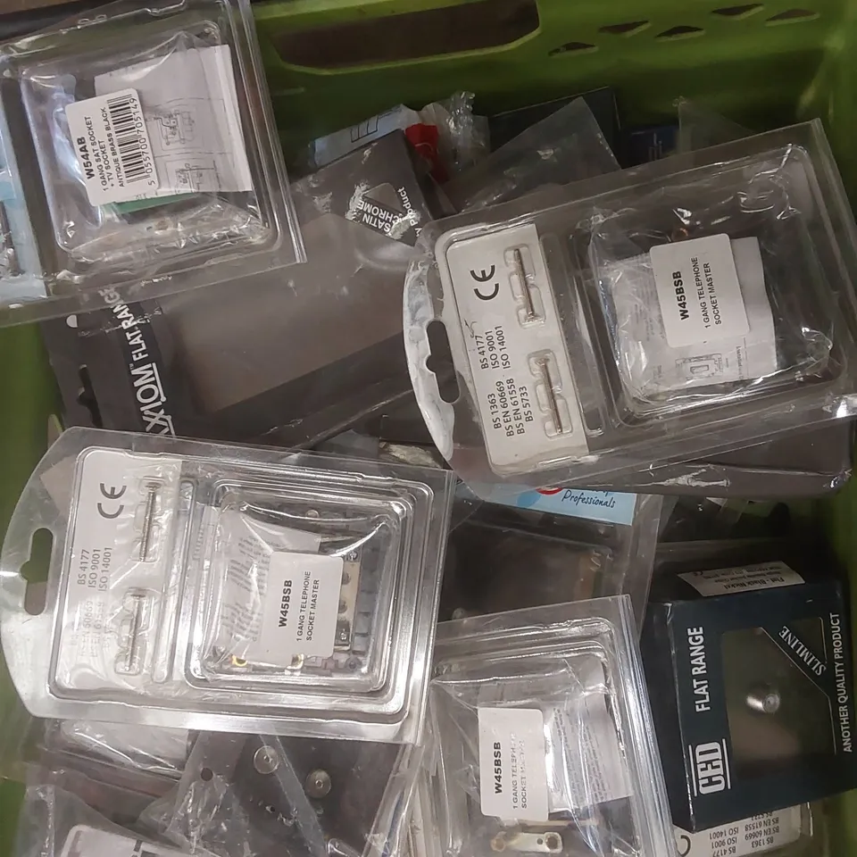 LOT CONTAINING A VERY LARGE QUANTITY OF ASSORTED LIGHT SWITCHES ECT