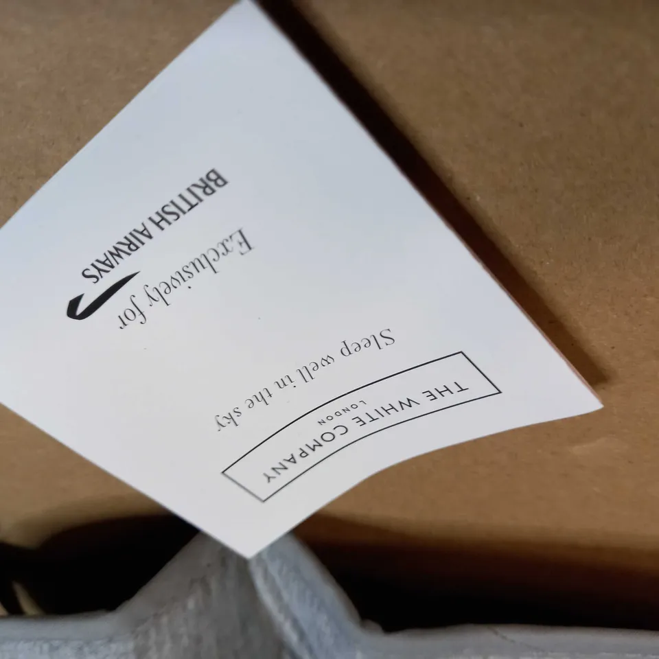 LOT OF APPROX 7 THE WHITE COMPANY/BRITISH AIRWAYS SLEEP WELL IN THE SKY KIT