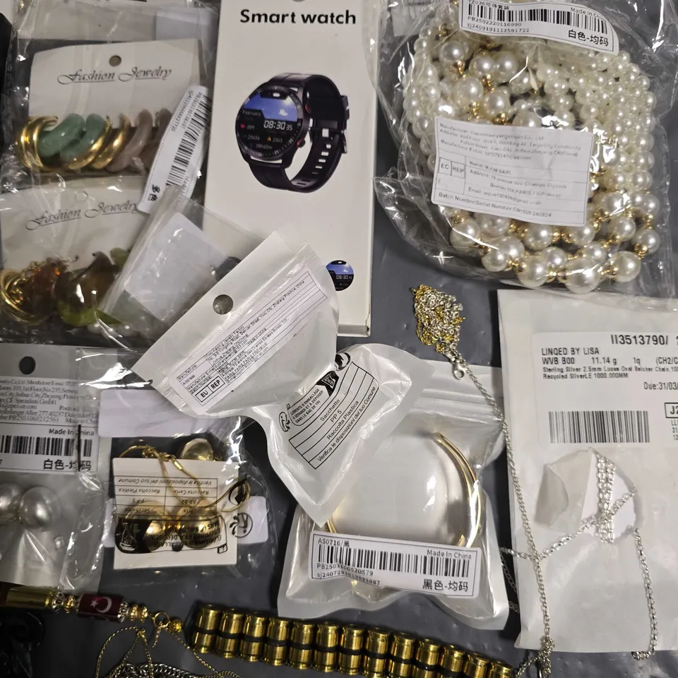 LOT OF ASSORTED JEWELLERY ITEMS TO INCLUDE NECKLACES, EARRINGS AND SMART WATCH