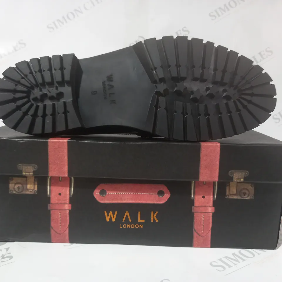BOXED PAIR OF WALK LONDON CAMPUS TASSEL LOAFERS IN BLACK UK SIZE 9
