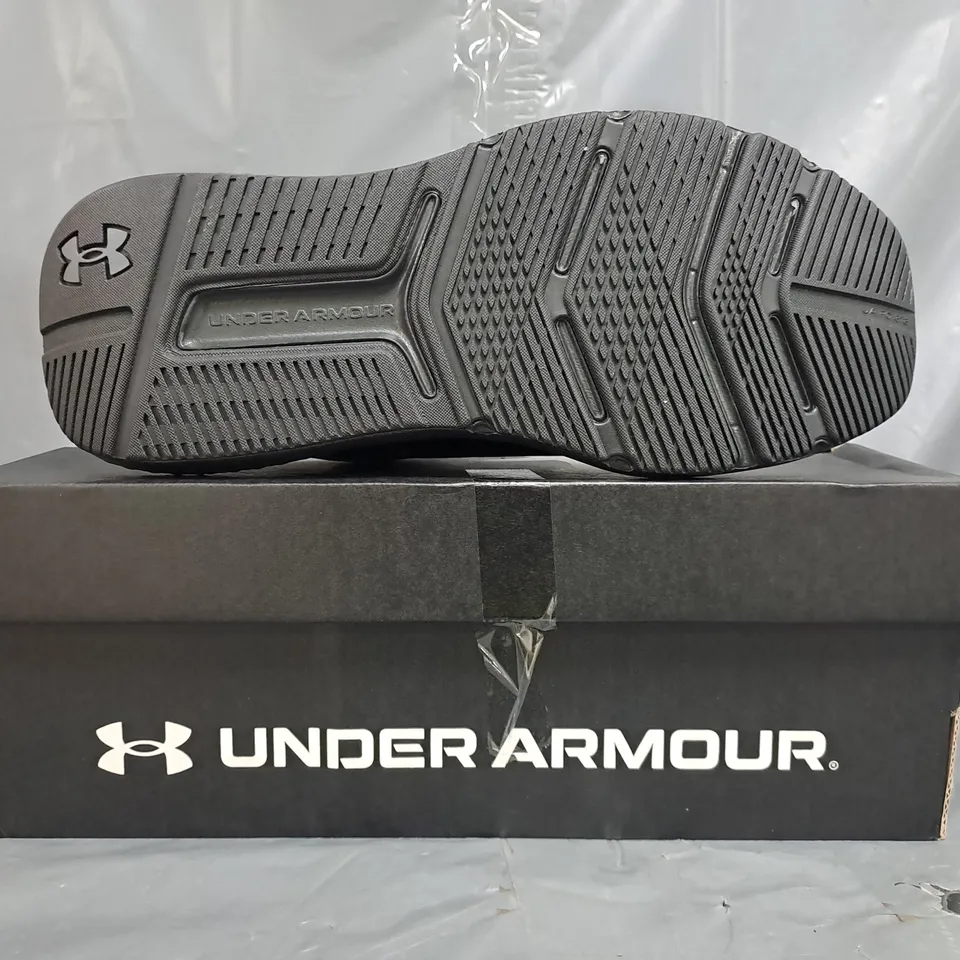 BOXED PAIR OF UNDER ARMOUR CHARGED COMMIT TR 4 TRAINERS IN BLACK SIZE UK 8