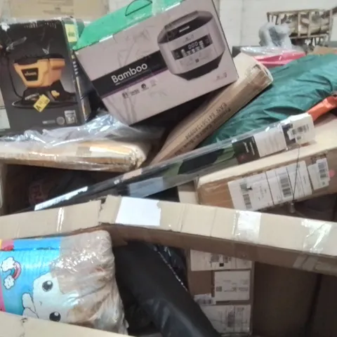 PALLET CONTAINING VARIOUS ASSORTED BOXED HOUSEHOLD ITEMS TO INCLUDE: AIRLESS SPRAYER, BAMBOO RICE COOKER, ROLLED MATTRESS AND LOTS MORE UNMARKED BOXED ITEMS 