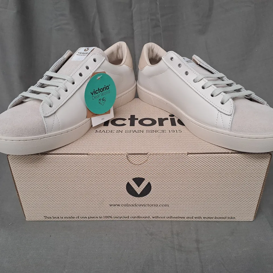 BOXED PAIR OF VICTORIA BERLIN TRAINERS IN WHITE EU SIZE 39