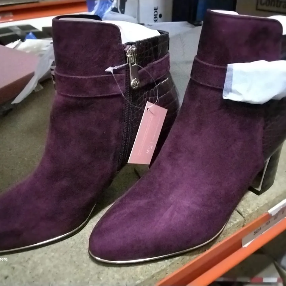 BOX OF APPROXIMATELY 5 PAIRS OF MODA IN PELLE LORI ANKLE BOOTS - BURGUNDY SUEDE - SIZE 40