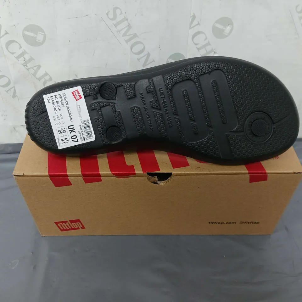 BOXED PAIR OF FITFLOP - IQUSHION ERGONOMIC FLIP-FLOPS SIZE 7