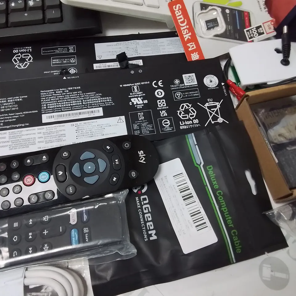 LOT OF ASSORTED ITEMS TO INCLUDE GLENCOE CABLE COVER, WIRED KEYBOARDS, HEATED BLANKET AND VARIOUS TECH ITEMS
