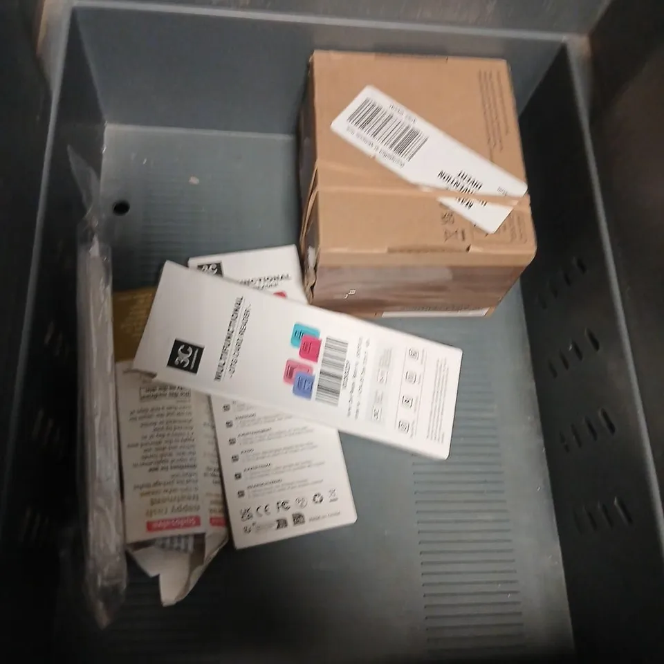 ASSORTED COMPUTER PERIPHERALS – KEYBOARD, POWER SUPPLY, TRIPOD STAND, BOXED ITEMS