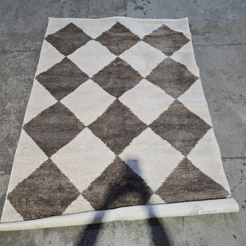 LIVABLISS DELINE MONDULI SHAGGY BERBER STYLE FLOOR COVERING 140X200 CM - COLLECTION ONLY