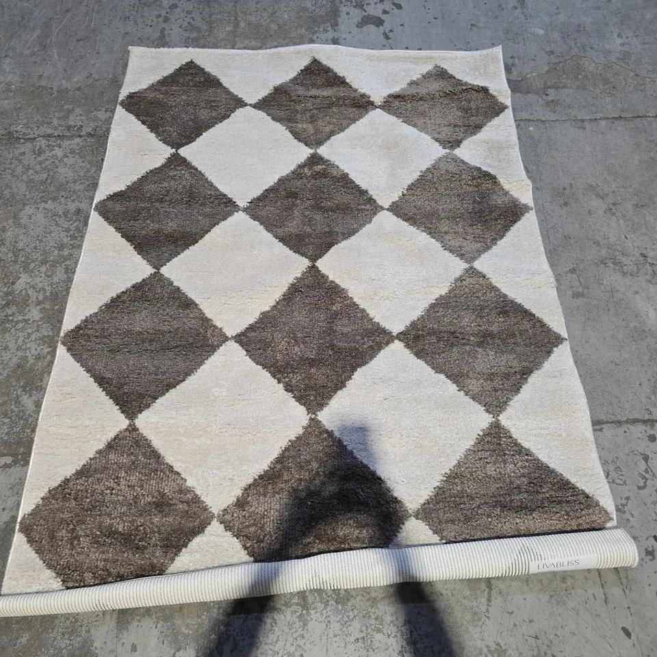 LIVABLISS DELINE MONDULI SHAGGY BERBER STYLE FLOOR COVERING 140X200 CM - COLLECTION ONLY
