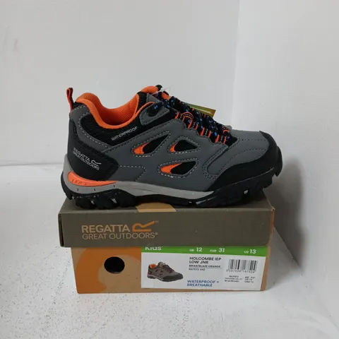 7 BOXED BRAND NEW PAIRS OF REGATTA KIDS HOLCOMBE IEP LOW JNR SHOES IN BRIAR/BLAZEORANGE - SIZE 12 & 13