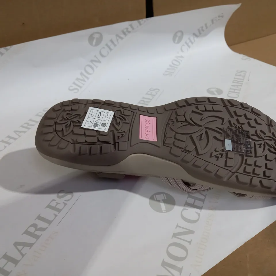 GREY SKETCHER SANDALS SIZE 6