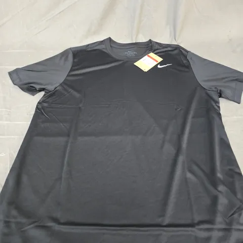 NIKE THE NIKE TEE DRI-FIT TβSHIRT β BLACK, UK L