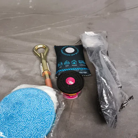 APPROXIMATELY 10 ASSORTED VEHICLE PARTS AND ACCESSORIES TO INCLUDE AIR FRESHENER, BUFFER PADS, DEHUMIDIFIER ETC - COLLECTION ONLY