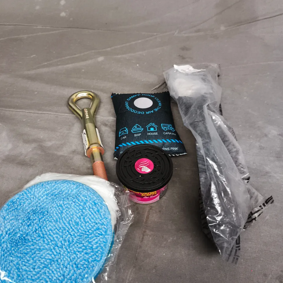 APPROXIMATELY 10 ASSORTED VEHICLE PARTS AND ACCESSORIES TO INCLUDE AIR FRESHENER, BUFFER PADS, DEHUMIDIFIER ETC - COLLECTION ONLY