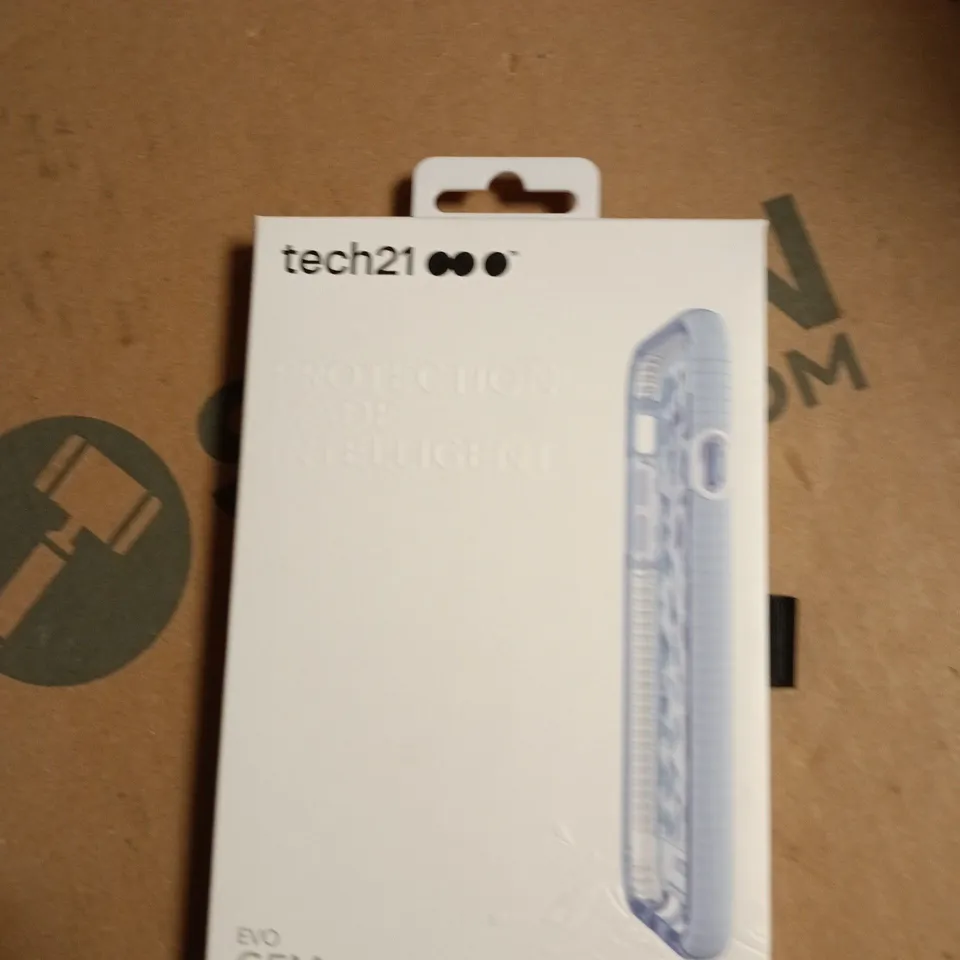 BOX OF APPROXIMATELY 200 ASSORTED PHONE CASES AND SCREEN PROTECTORS TO INCLUDE: IPHONE 7 CASE AND GALAXY S10E CASE