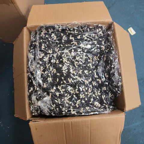 BOX OF APPROXIMATELY 30 ASSORTED CLOTHING ITEMS TO INCLUDE: TAMSY DRESS