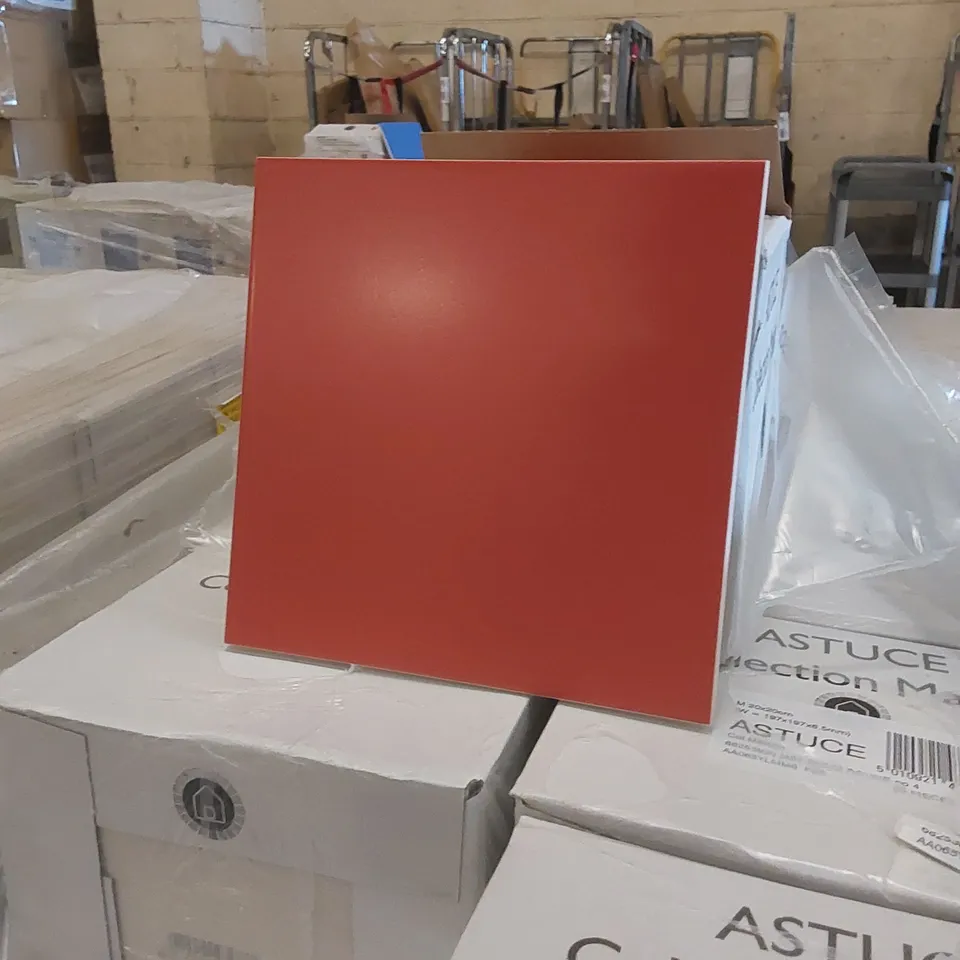 PALLET TO CONTAIN APPROX 96 X CARTONS OF JOHNSON ASTUCE COL.MAISON MAT ROUG ROUGE WALL TILES - 25 TILES PER CARTON // SIZE: 197 X 197 X 6.5mm