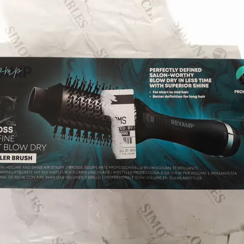 BOXED REVAMP PROGLOSS PRO DEFINE PERFECT BLOW DRY / SMALLER BURSH (DR-1950-GB)