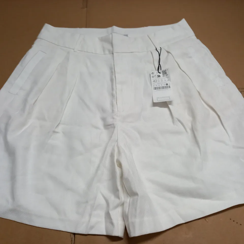 STRADIVARIUS WHITE SHORTS - UK 14
