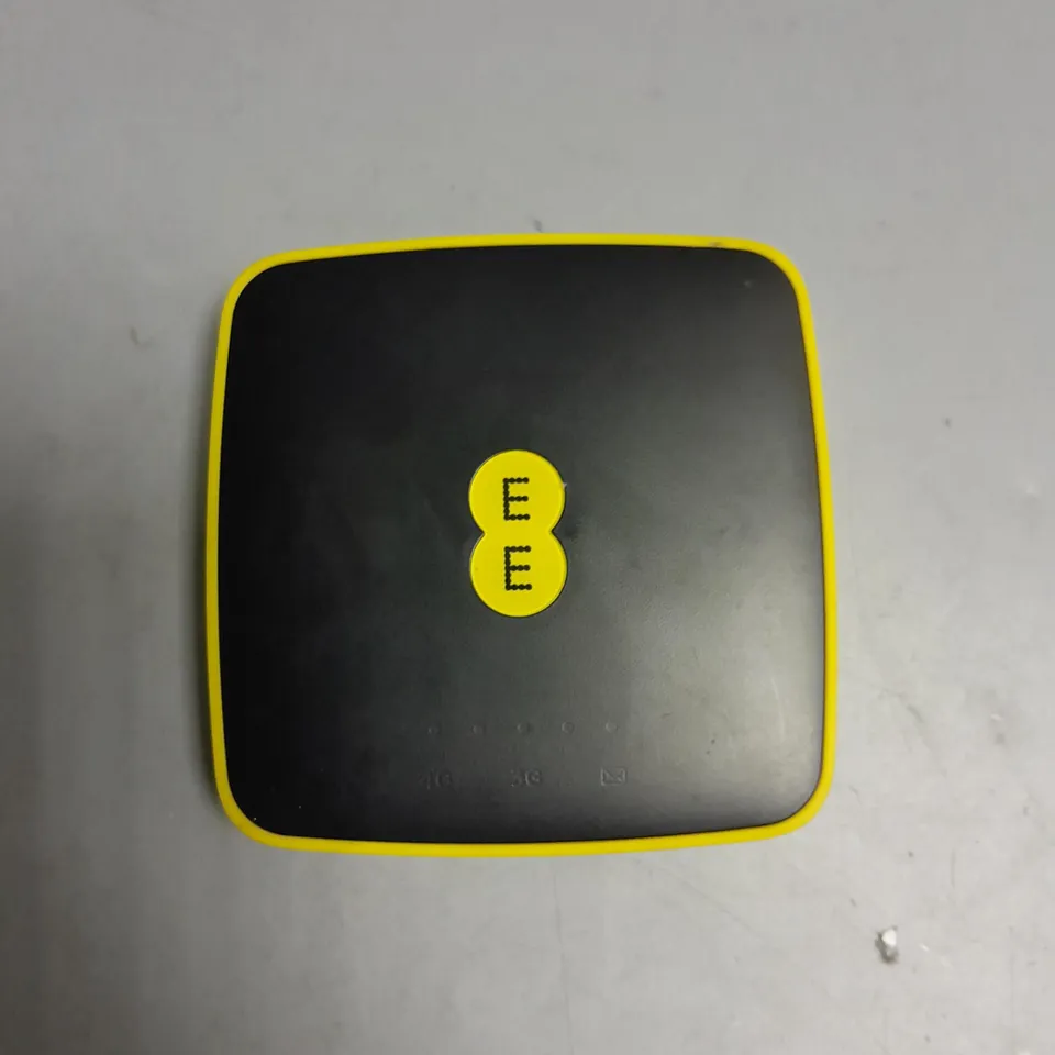 UNBOXED EE WIFI ROUTER