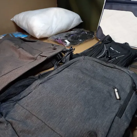 LARGE BOX OF APPROXIMATELY 15 ASSORTED HOUSEHOLD ITEMS TO INCLUDE: BAGS, DOG COAT, CUSHION