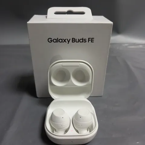 BOXED SAMSUNG GALAXY BUDS FE WHITE