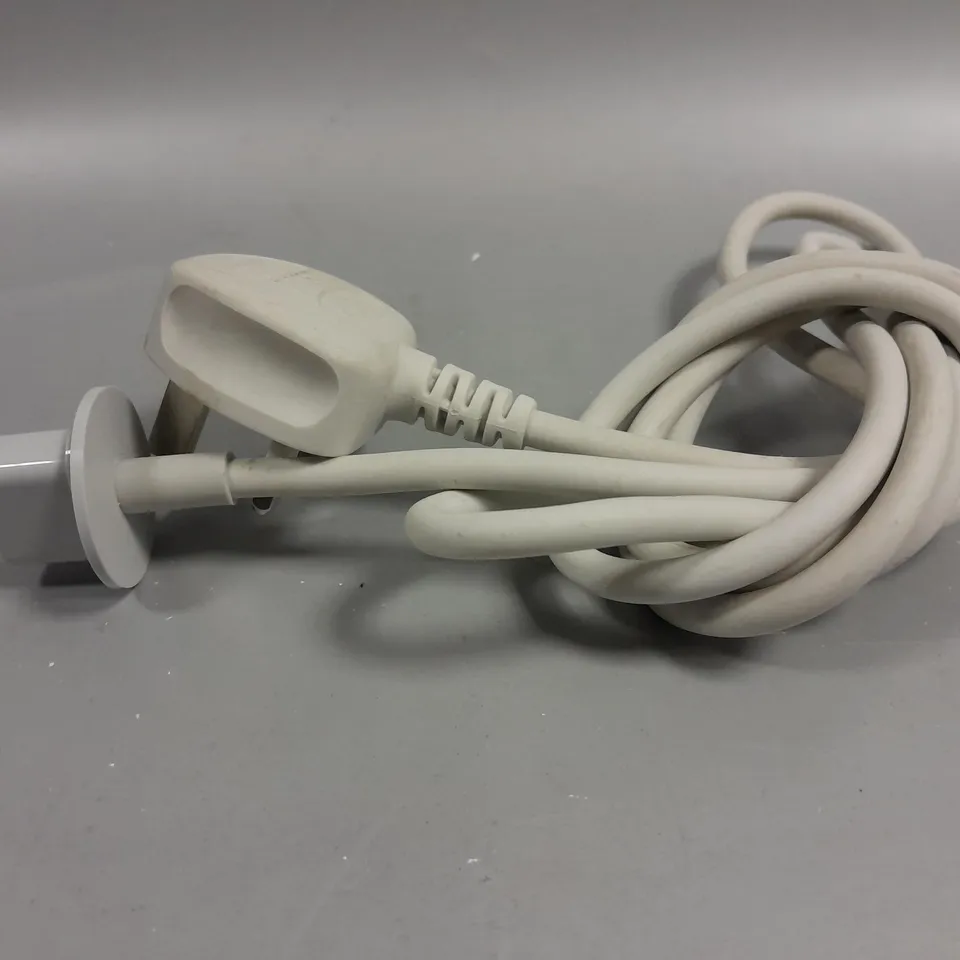 APPROXIMATELY 50 iMAC EXTENSION LEADS