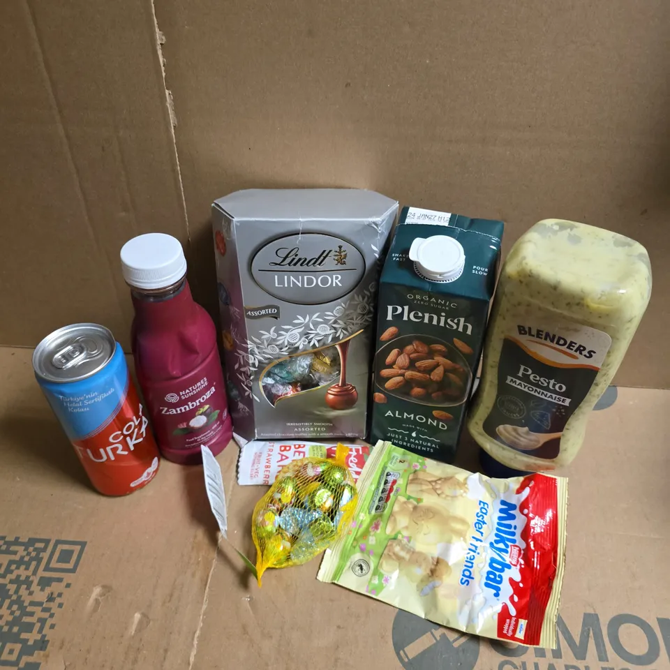 APPROXIMATELY 12 ASSORTED FOOD & DRINK ITEMS TO INCLUDE BLENDERS PESTO MAYO, MILKYBAR EASTER FRIENDS, LINDT LINDOR ASSORTED, ETC - COLLECTION ONLY