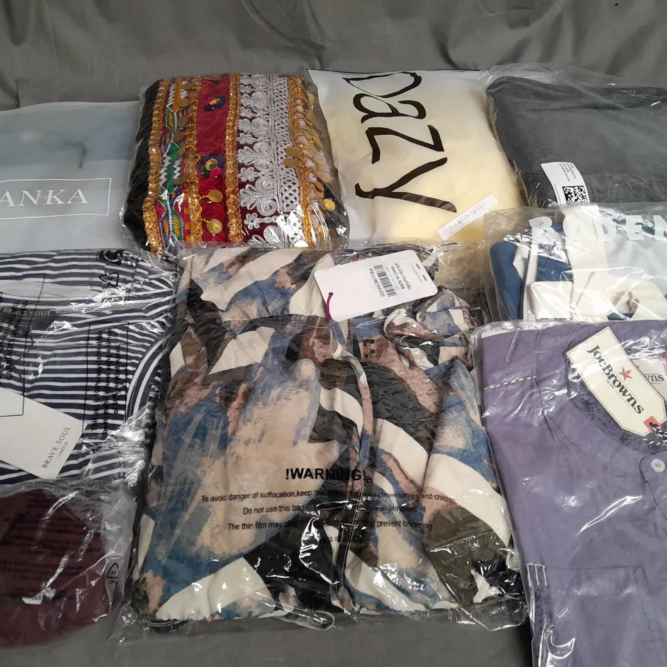 LARGE QUANTITY OF ASSORTED BAGGED CLOTHING ITEMS TO INCLUDE BRAVE SOUL, JOE BROWNS AND VERA MODA