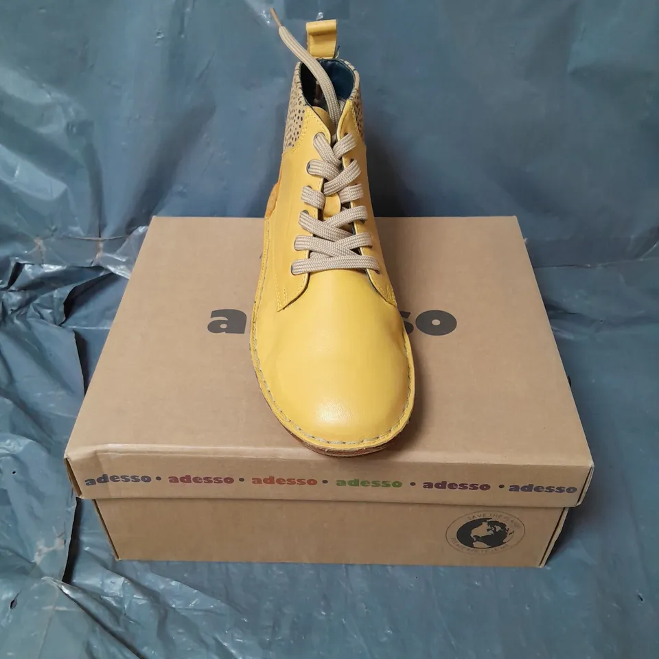 BOXED PAIR OF ADESSO LEATHER ANKLE BOOTS IN YELLOW SIZE 5