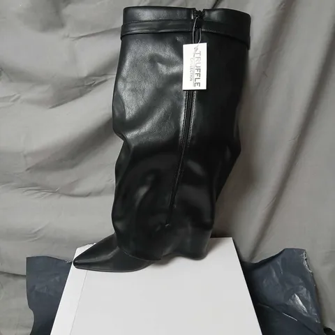 TRUFFLE COLLECTION RANGER1 BLACK PU KNEE-HIGH BOOTS, UK 7 (EU 40)