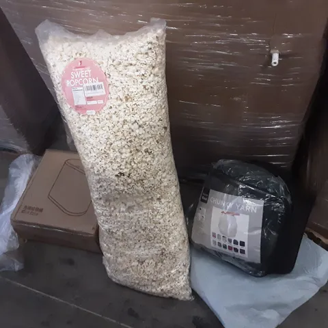 LARGE PALLET OF ASSORTED HOMEWARE ITEMS TO INCLUDE CHUNKY YARN, POPCORN, SMALL BINS ETC