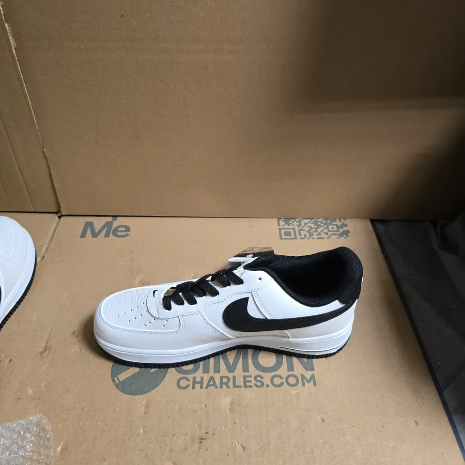 NIKE AIR LOW TRAINERS – WHITE/BLACK - UK SIZE 7.5 