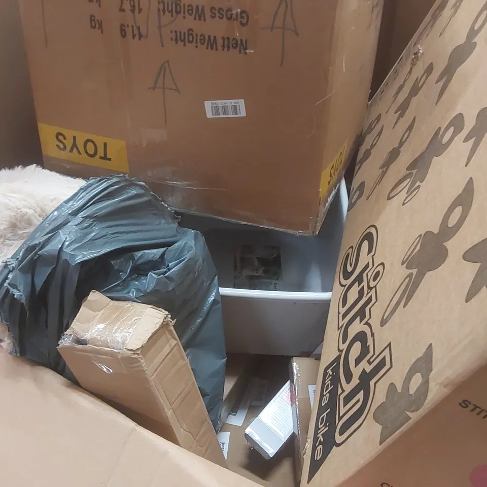 PALLET CONTAINING A LARGE QUANTITY OF ASSORTED ITEMS INCLUDING: PET BED, KIDS PINK BIKE, CAT LITTER TRAY, BLINDS ECT