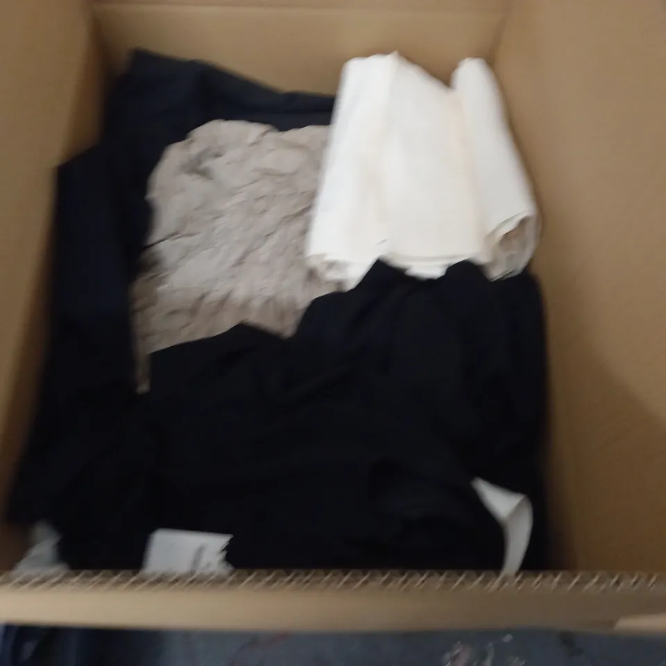 LARGE QUANTITY OF ASSORTED CLOTHING ITEMS TO INCLUDE ANN SUMMERS, ZARA AND BODEN