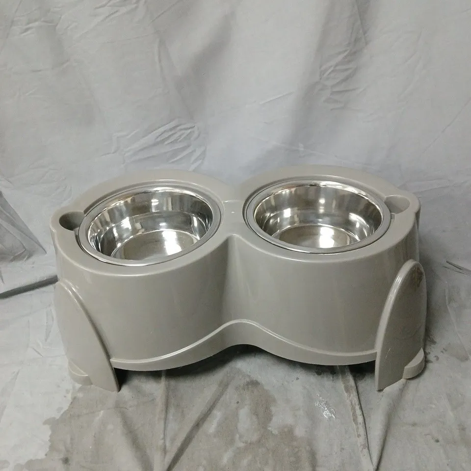 DUAL-BOWL PET FEEDING STATION IN GREY WITH STAINLESS STEEL BOWLS